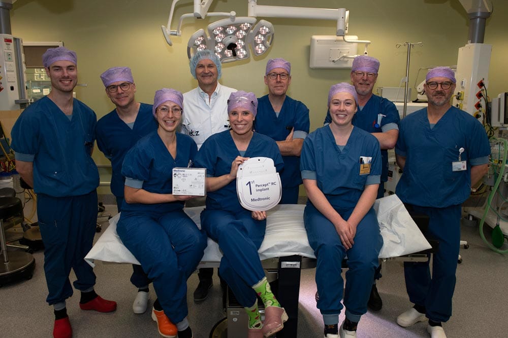 Het operatieteam van het ETZ heeft een nieuw type neurostimulator bij de eerste patiënt geïmplanteerd.