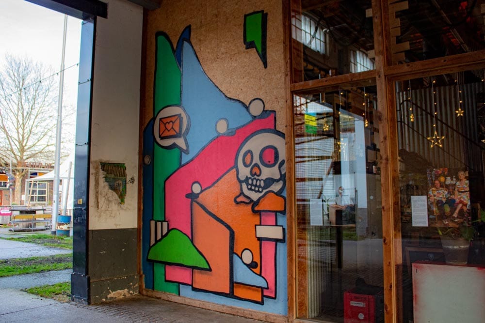 Streetart van kunstenaar Aziz in de Spoorzone in Tilburg