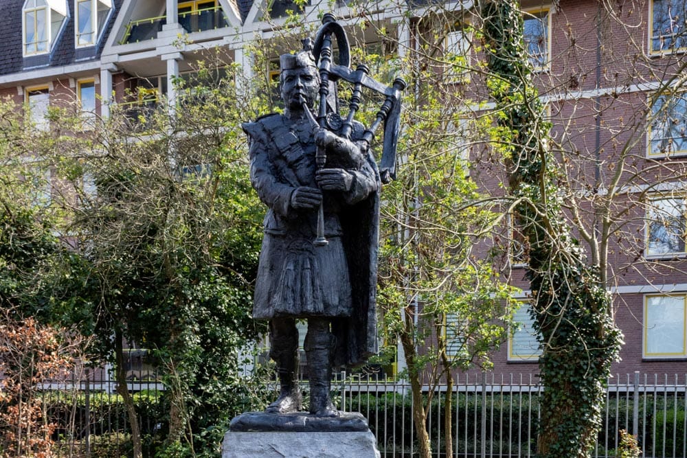 Monument van de week: ‘Beeld / Monument 15th Scottish Division’