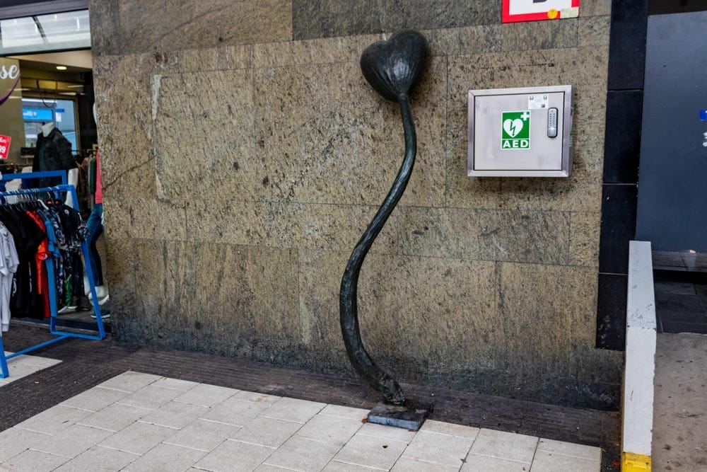 Kunstwerk Staande hartvorm – Tilburg Schouwburgring