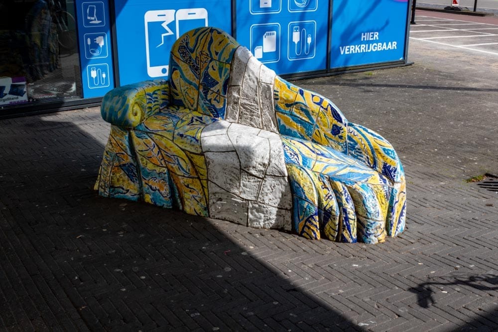 Kunstwerk: Zitbankje van Dora Dolz