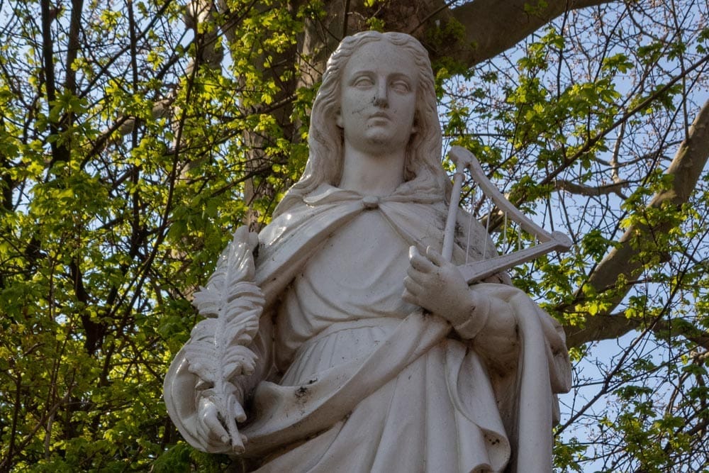 Heiligenbeeld St Cecilia van Ijzergieterij Capitain & Salin