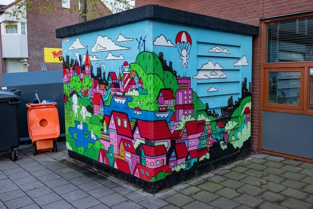 Muurschildering op elekriciteitshuisje van Atelier TenK in Tilburg
