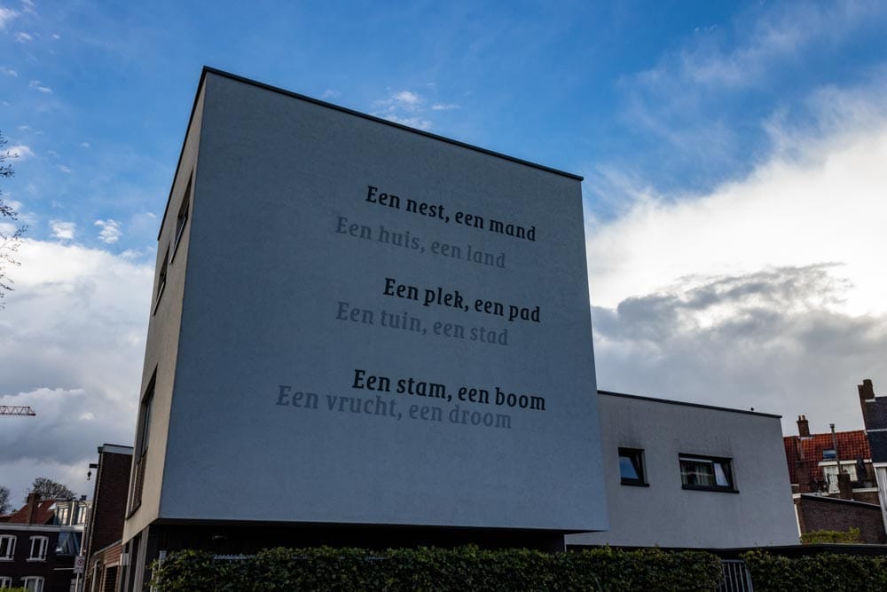 Plekgedicht Een nest een mand van Nick J Swarth en Sander Neijnens