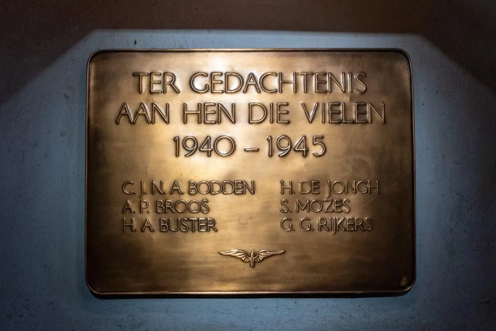 Plaquette omgekomen NS-medewerkers – Lochal Tilburg