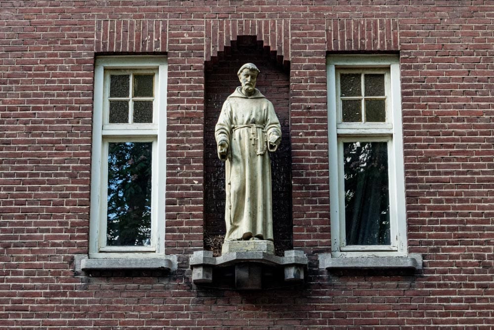 Beeld Sint Franciscus van Assisi op het Wilhelminapark in Tilburg