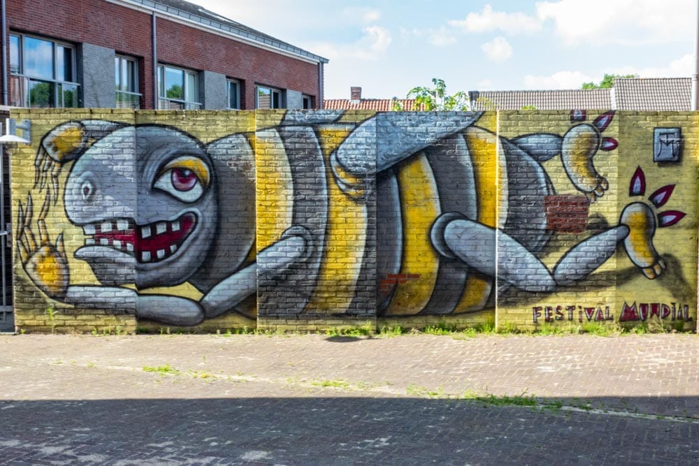 Streetart Zippy the Bee van Talissa Mehringer