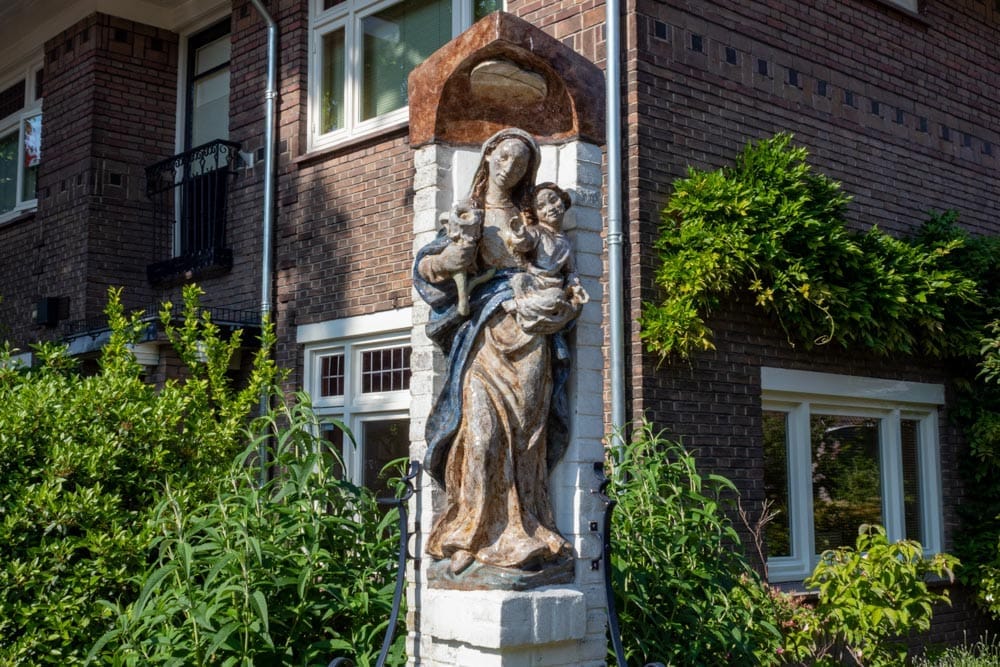 Maria P F Bergmansstraat van Charles Vos in de wijk Hoogvenne