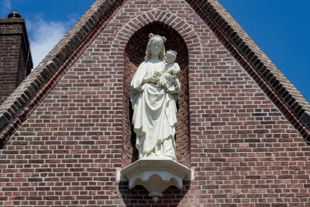 Mariabeeld Lange Nieuwstraat in de wijk Theresia