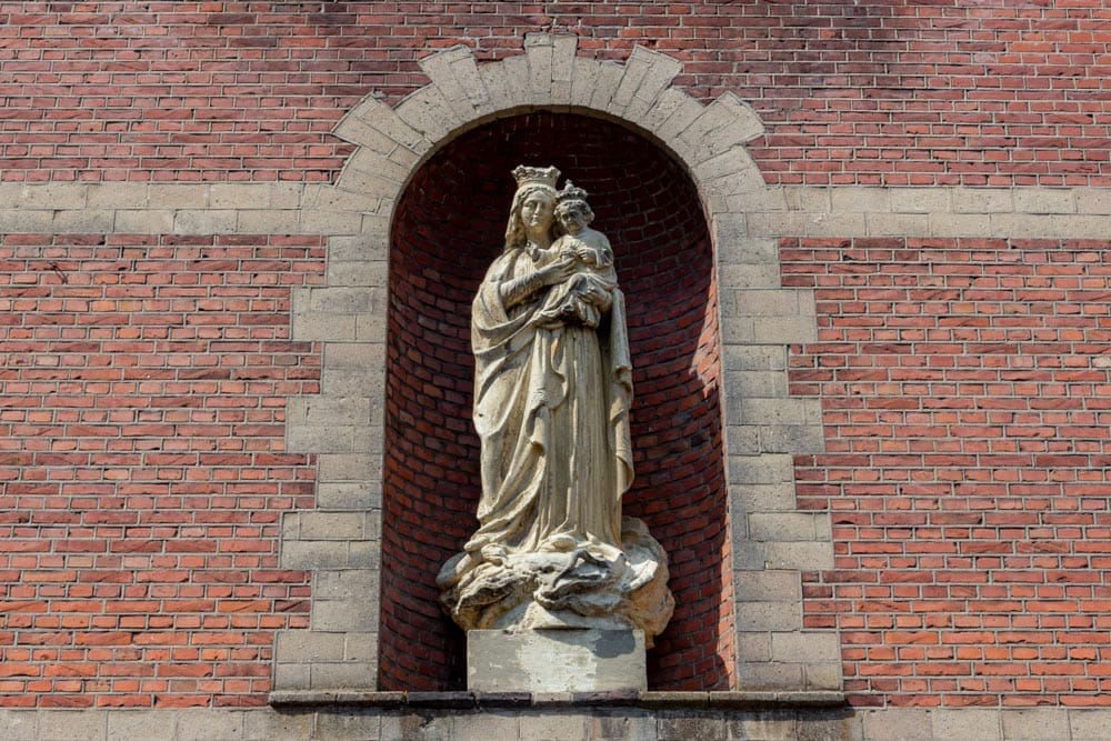 Mariabeeld op Korvelseweg in de wijk Sint-Anna in Tilburg