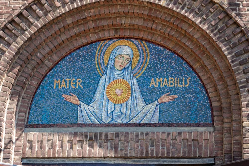 Mozaïek Mater Amabilis van Piet Gerrits