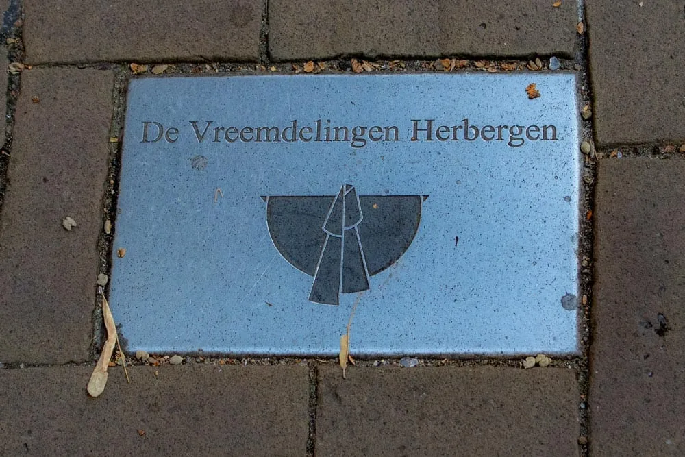 Kunstwerk ode aan de Zusters van Liefde 4 - De vreemdelingen herbergen