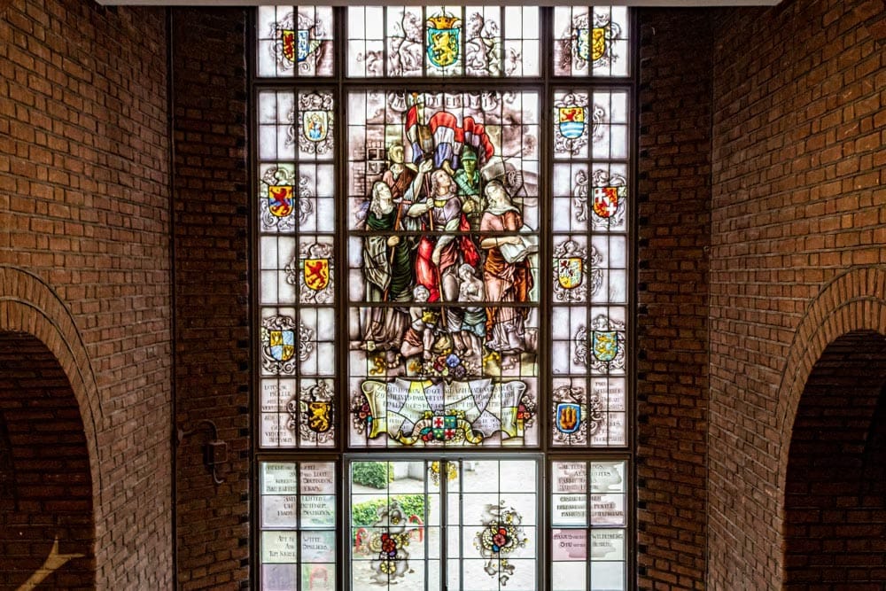 Het Gedenkvenster Tilburg van Piet Clijsen