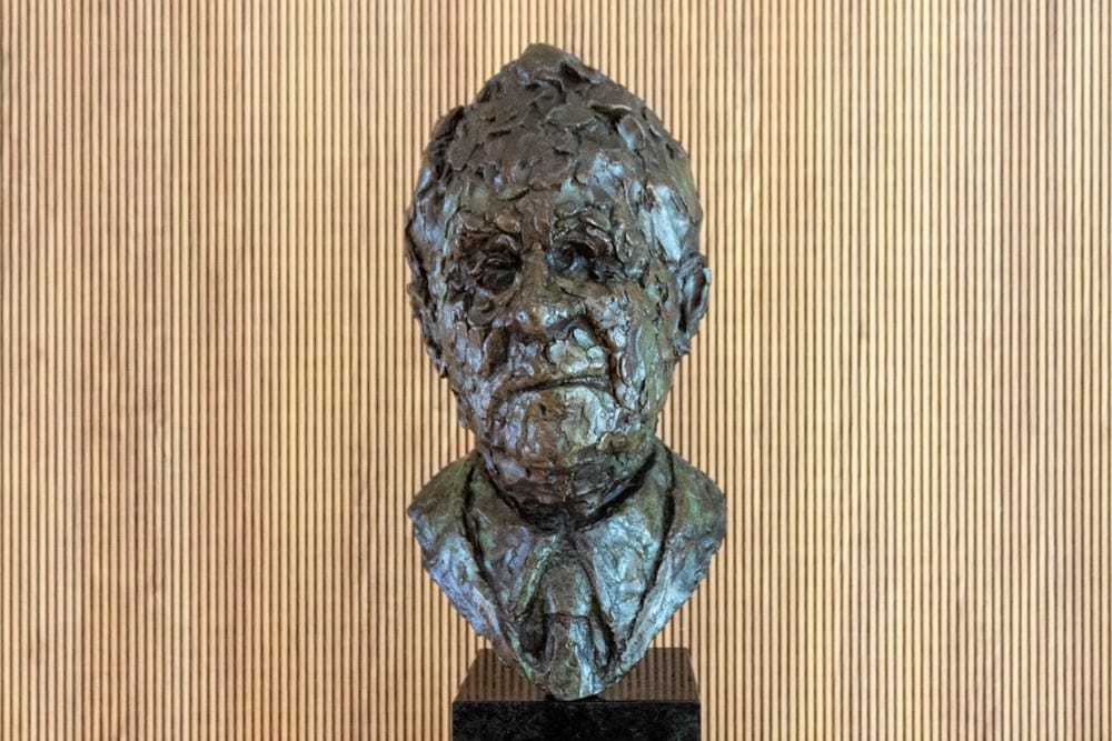 Borstbeeld Burgemeester Brokx (1988-1997) van Jos de wit