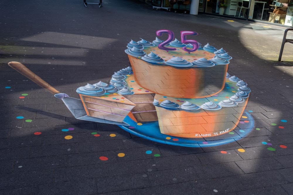 Streetart 25 Jaar Winkelcentrum Heyhoef op winkelcentrum Heyhoef