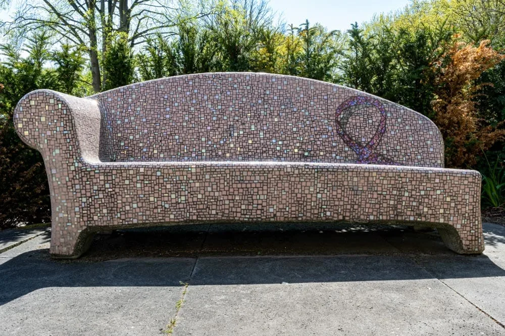Pink Ribbon-sofa – Instituut Verbeeten Tilburg