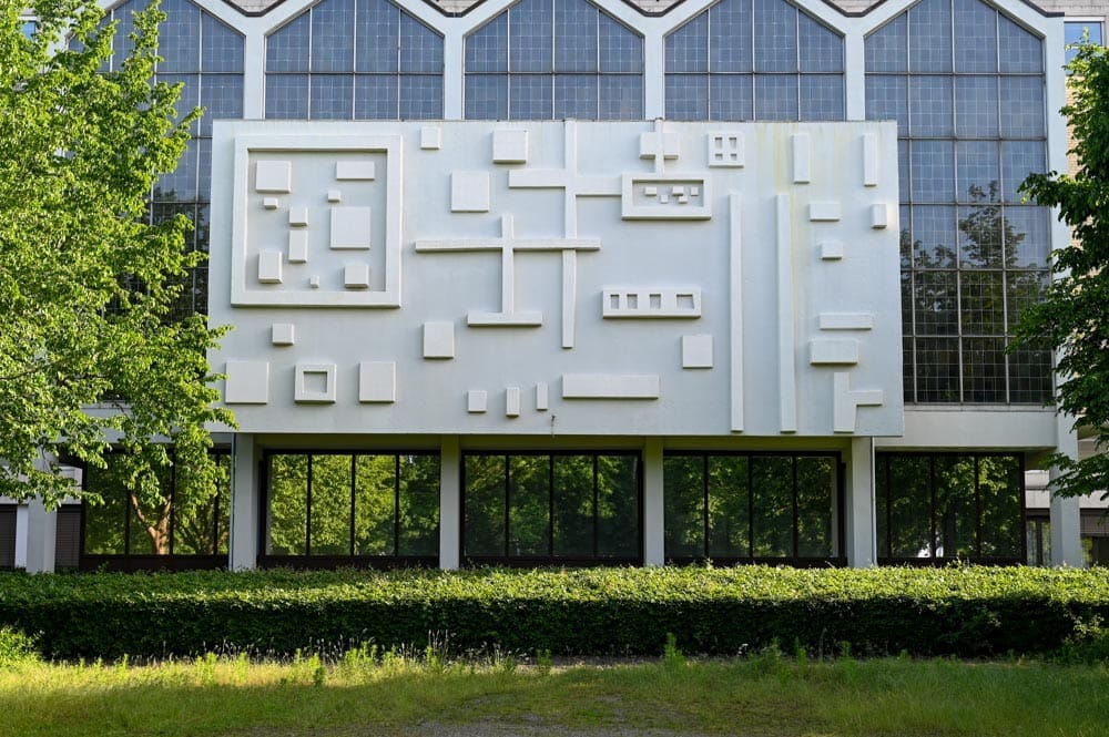 Gevelrelief – Elisabeth-TweeSteden Ziekenhuis