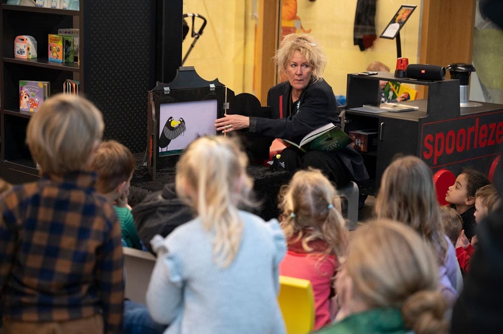 Voorlezen voor peuters & kleuters - Spoorlezen - Bibliotheek Lochal