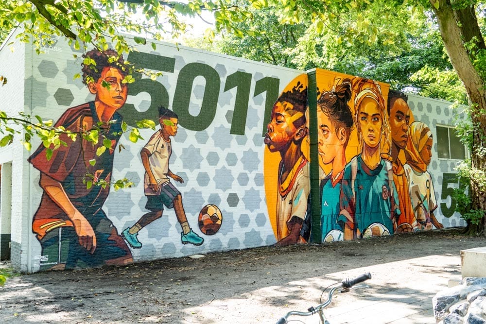 Muurschildering Unity in diversity van Paul Watty uit 2024