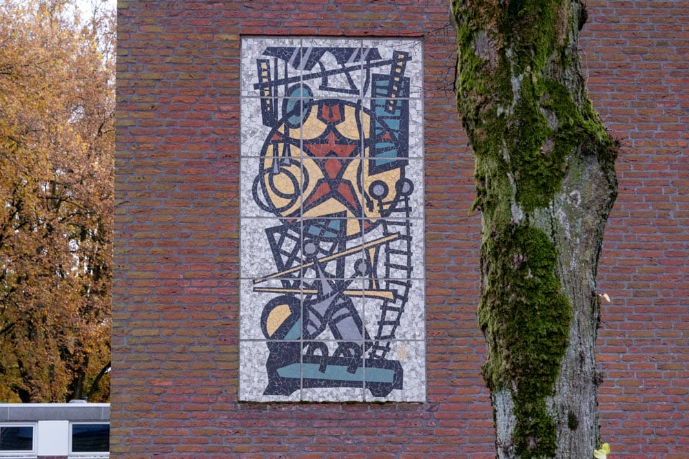 Mozaïek Gymnastiek van Frans Mandos uit 1969