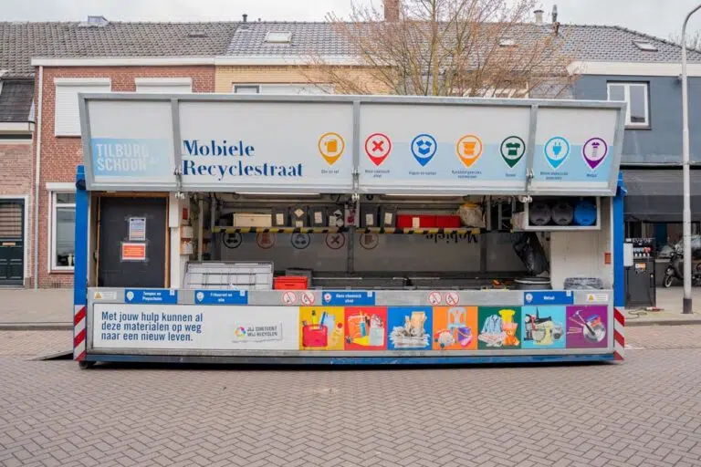 De Mobiele Recyclestraat op het Besterdplein