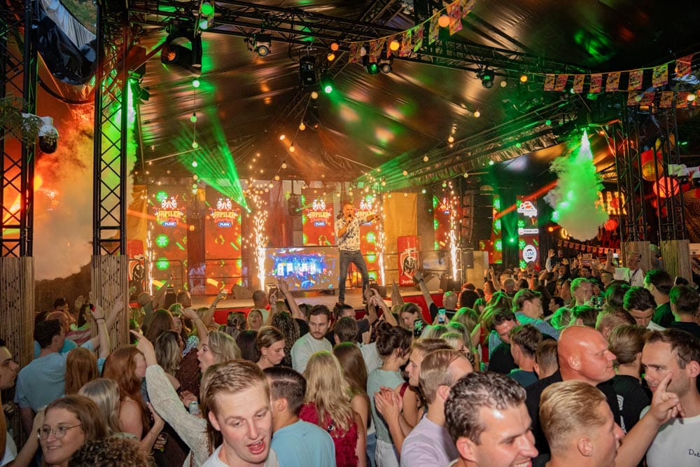 De Jupiler Bierhal op het plein 2026
