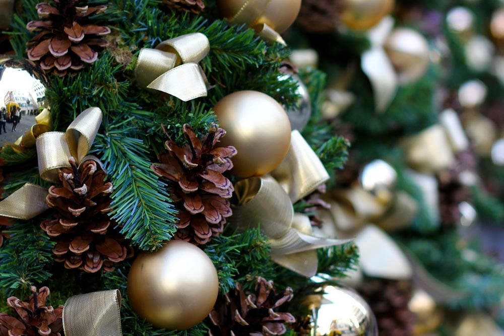 Workshop Kerstmannetjes van dennenappels – Center Of Tilburg