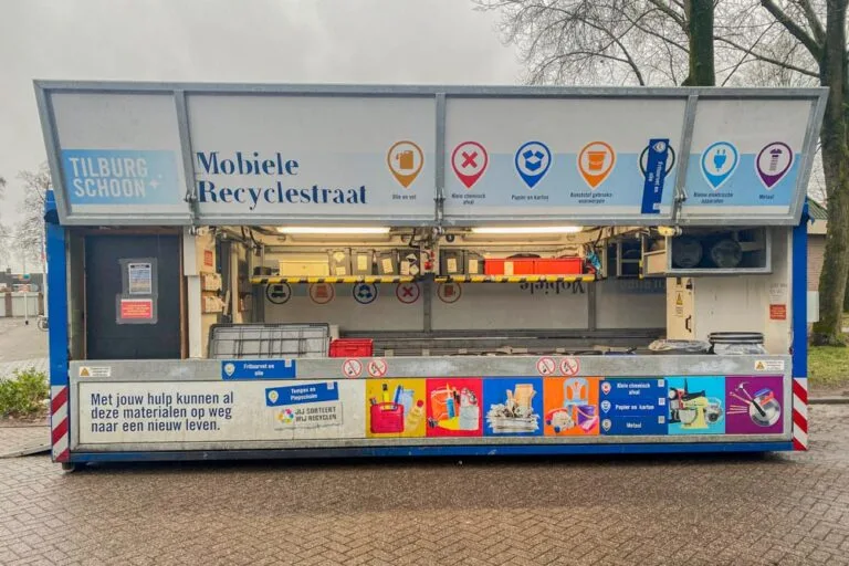 De Mobiele Recyclestraat bij Sporthal de Blaak