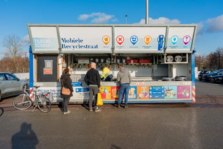 De Mobiele Recyclestraat bij Winkelcentrum de valei - Dalem