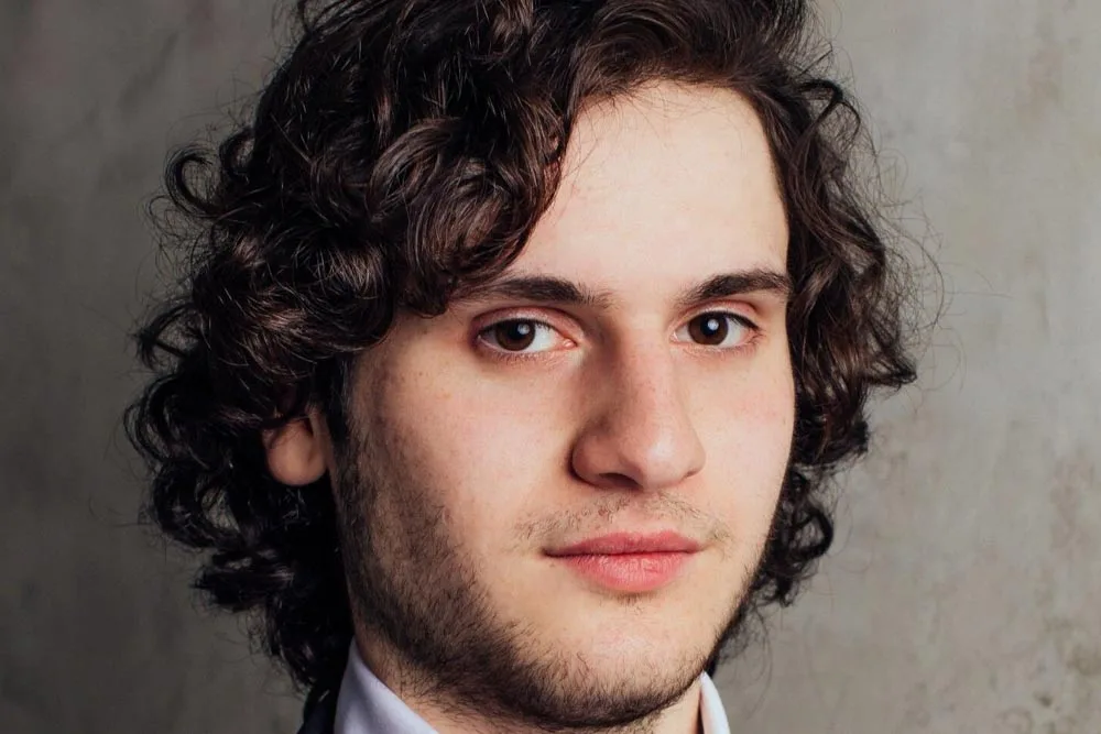 Aidan Mikdad brengt meesterlijk pianospel naar Tilburg bij Hunky Dooly
