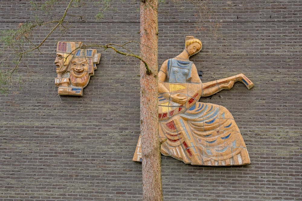 Muurreliëfs – Esplanade Gebouw