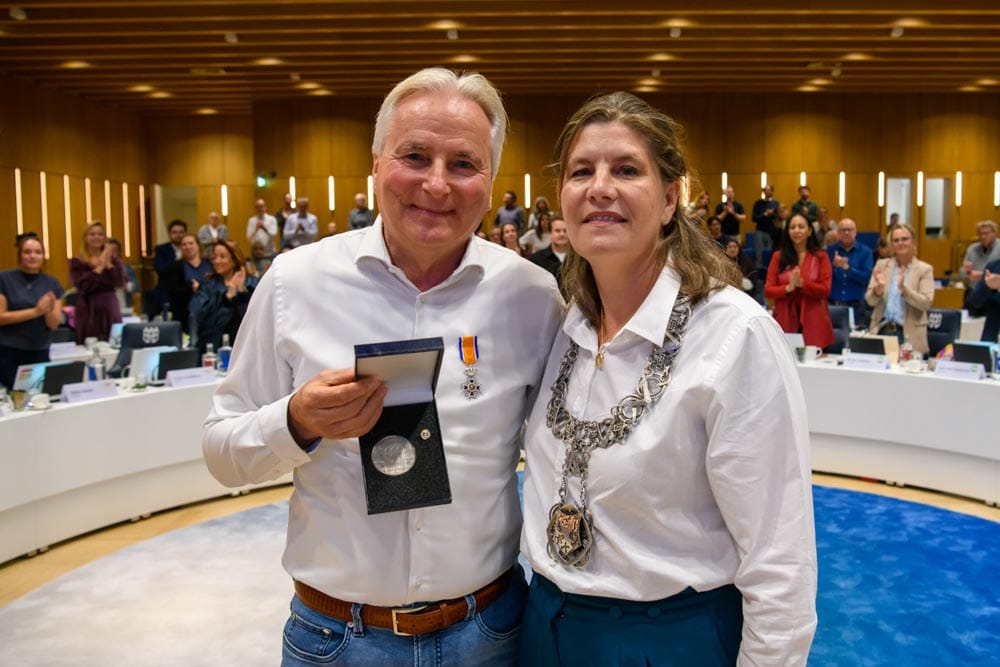 Hans Smolders ontvangt Koninklijke onderscheiding en Zilveren Erepenning